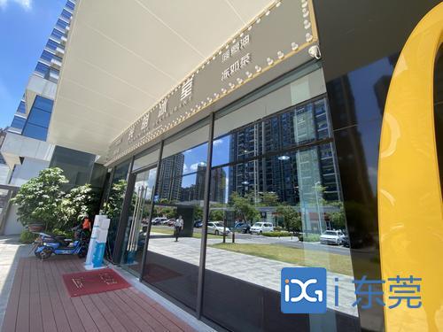 天安數碼城附近兩家熱門餐廳未公示食品安全等級，酒店管理引發關注